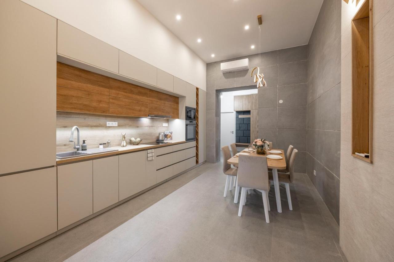 Luxurious & Spacious Central Residence With Balcony Budapest Luaran gambar