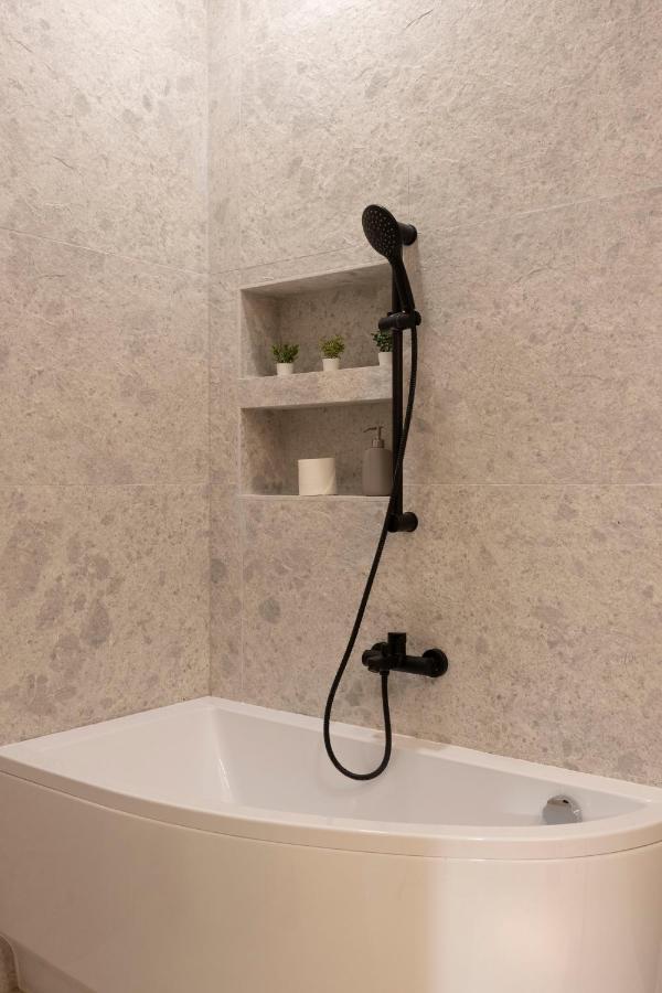 Luxurious & Spacious Central Residence With Balcony Budapest Luaran gambar