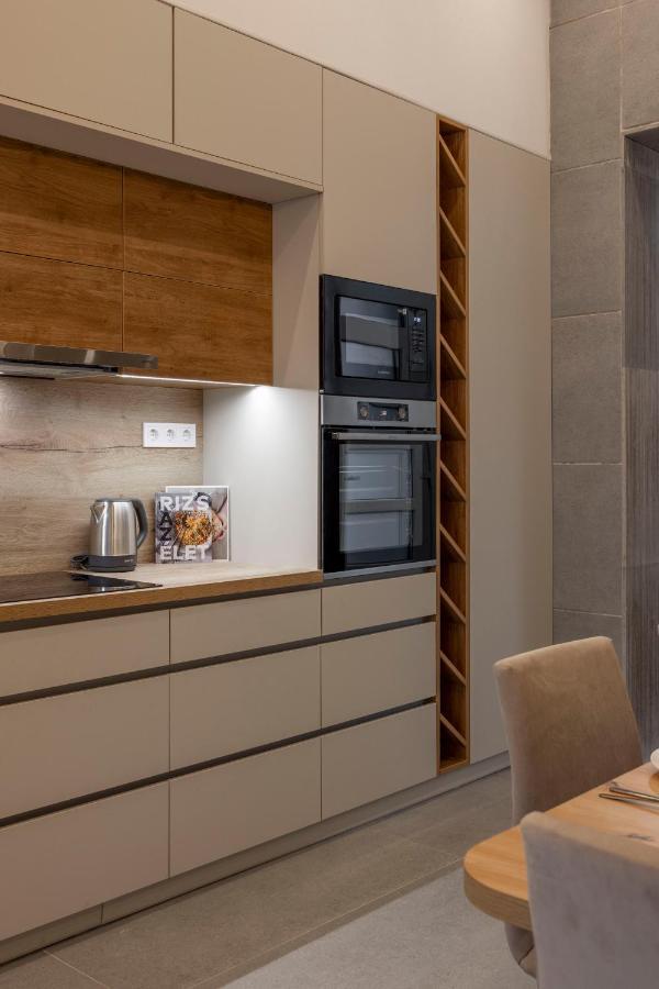 Luxurious & Spacious Central Residence With Balcony Budapest Luaran gambar
